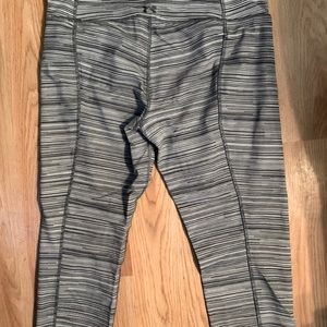 Under Armor Cropped leggings